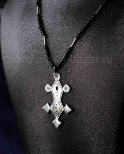 Колье с подвеской в виде туарегского амулета Tchimoumenene Колье с подвеской в виде туарегского амулета Tchimoumenene