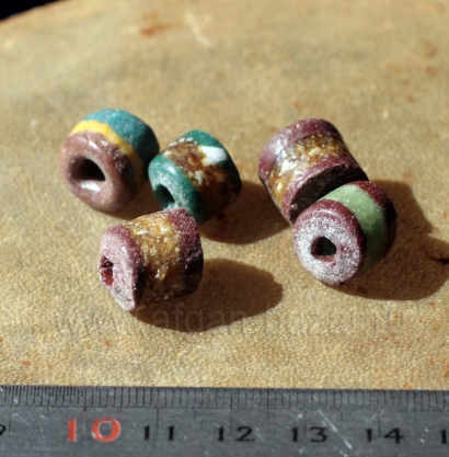 Африканские стеклянные бусины Кробо - African Ghana Krobo Beads. Лот из пяти бус