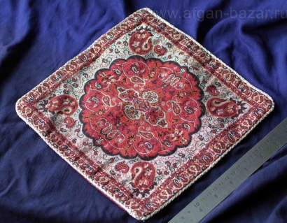 Расшитая салфетка с персидским орнаментом. Иран, современная работа