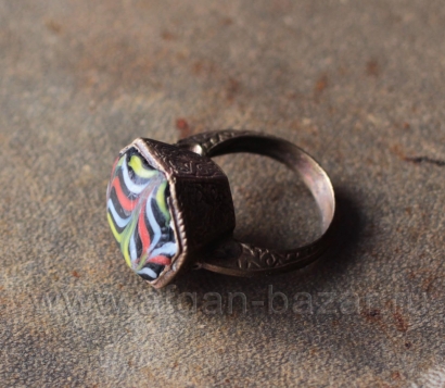Перстень со вставкой из стекла ручной работы в финикийском стиле Перстень со вставкой из стекла ручной работы в финикийском стиле