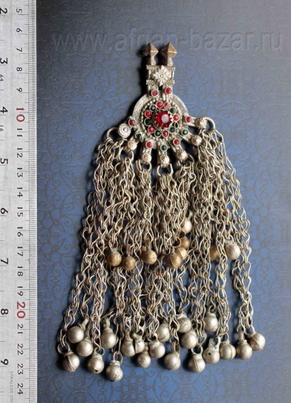 Подвеска-амулет из старой монеты с бубенчиками. Деталь костюма или пояса Северо-западный Пакистан (Зона племен, Вазиристан), конец 20 в., племенные украшения Кучи Подвеска-амулет из старой монеты с бубенчиками. Деталь костюма или пояса