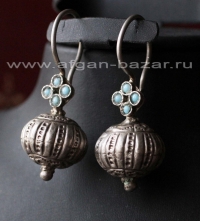 Старые пакистанские серьги в виде головок мака. Северо-западный Пакистан, долина