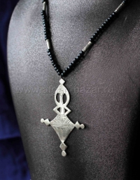 Колье с подвеской в виде туарегского амулета Bagzan Колье с подвеской в виде туарегского амулета Bagzan