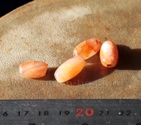 Лот из четырех винтажных сердоликовых бусин. Ближний Восток или Центральная Азия