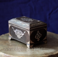 Железная шкатулка с серебряной инкрустацией в сельджукском стиле. Турция, современная работа Железная шкатулка с серебряной инкрустацией в сельджукском стиле. Турция, соврем