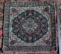 Расшитая салфетка с персидским орнаментом. Иран, современная работа