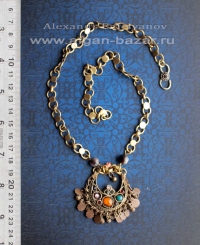 Кулон на цепочке, сделанный из старой афганской сережки. (Афганистан или Пакиста