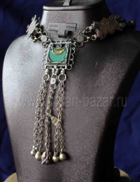 Колье с подвеской, сделанное из деталей старых афганских украшений. Автор - Алек