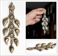 этническая фурнитура для расшивки костюма. Кучи цепи