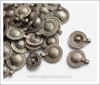 этническая фурнитура для расшивки костюма. Кучи кнопки. этническая фурнитура для расшивки костюма. Кучи кнопки.