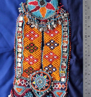 Плетеная бисерная подвеска - украшение для платья. Пакистан, народность Белуджи,