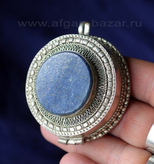 Винтажная афганская подвеска-медальон с лазуритом. Афганистан или Пакистан, 20-21 вв. Винтажная афганская подвеска-медальон с лазуритом. Афганистан или Пакистан, 20-2