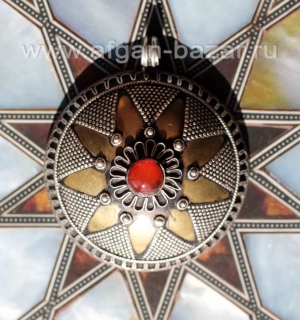 Туркменская подвеска с сердоликом Pendant in Kazakh style with aqeek carnelian. 