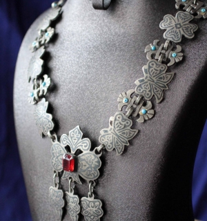 Афганское племенное колье с изображениями цветов и бабочек. Афганистан, народнос