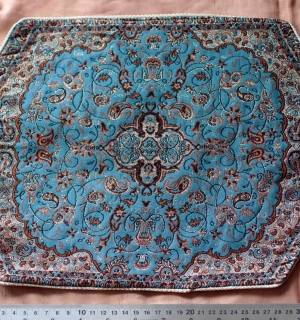 Расшитая салфетка с персидским орнаментом Расшитая салфетка с персидским орнаментом