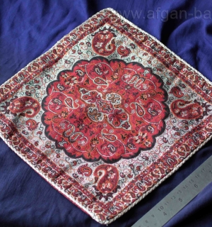 Расшитая салфетка с персидским орнаментом. Иран, современная работа