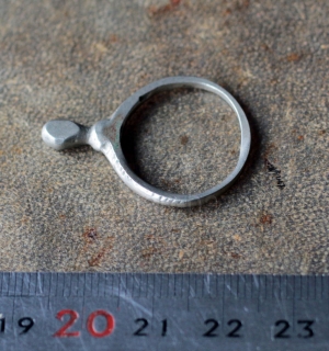 Афганское племенное кольцо необычной формы. Афганистан или северо-западный Пакистан, 20 в. Афганское племенное кольцо необычной формы. Афганистан или северо-западный Паки