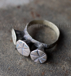Афганский племенной перстень (Kuchi Tribal Ring). Афганистан или Пакистан, 20 в. Афганский племенной перстень (Kuchi Tribal Ring). Афганистан или Пакистан, 20 в.