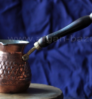 Турка для кофе ручной работы. Турция, современная работа Турка для кофе ручной работы. Турция, современная работа